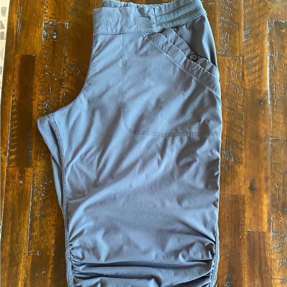 Lululemon dance studio cropped pants